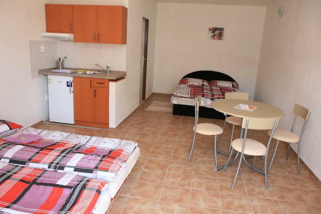 Penzion Atlas Štúrovo Exterior foto