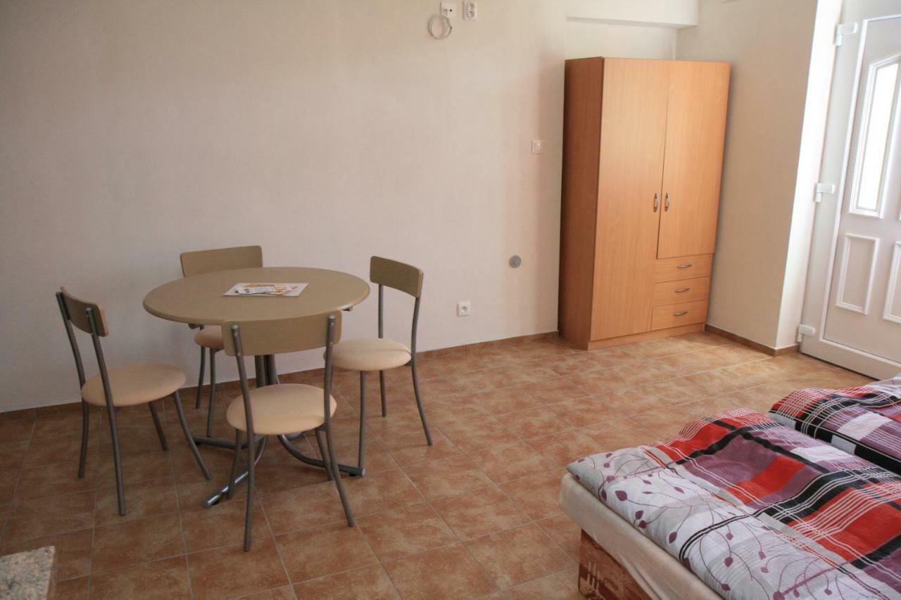 Penzion Atlas Štúrovo Exterior foto