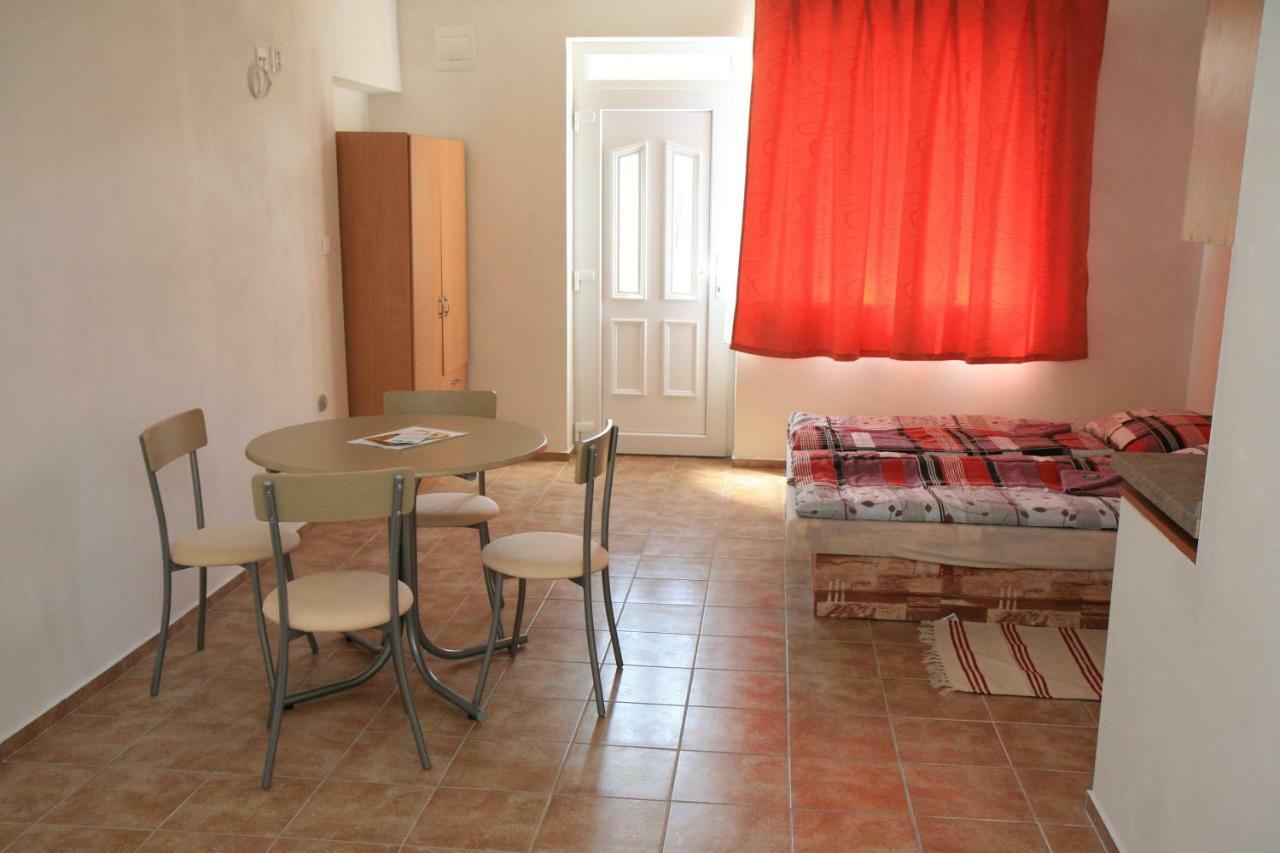 Penzion Atlas Štúrovo Exterior foto
